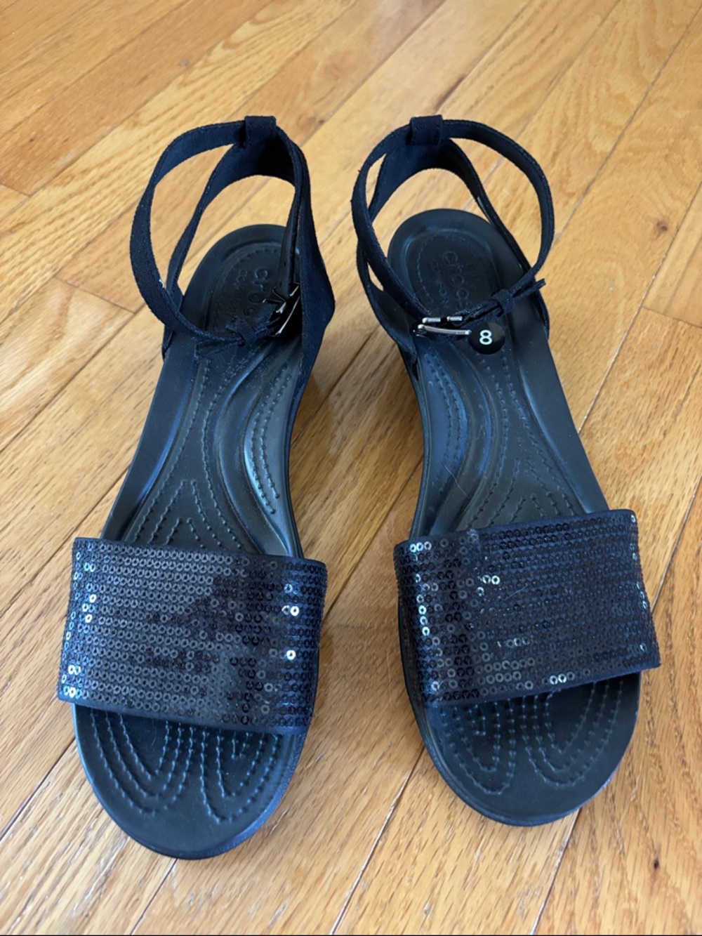 CROCS Leigh 2 Cross-Strap Ankle Wedge Sandals Women's Size 8 Black - Picture 2 of 6